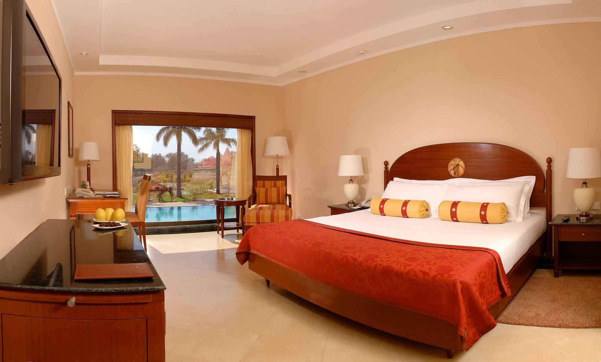 The Lalit Temple View Hotel Khajurāho Room photo
