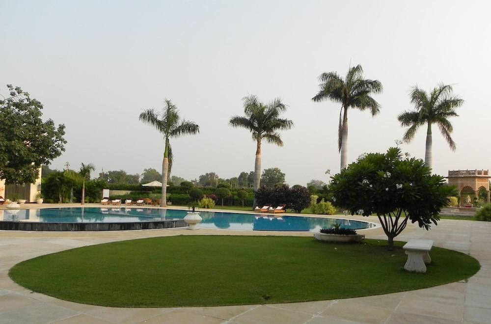 The Lalit Temple View Hotel Khajurāho Exterior photo