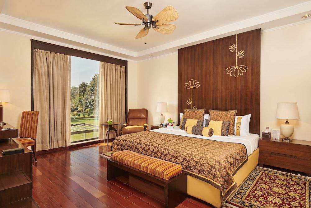 The Lalit Temple View Hotel Khajurāho Exterior photo