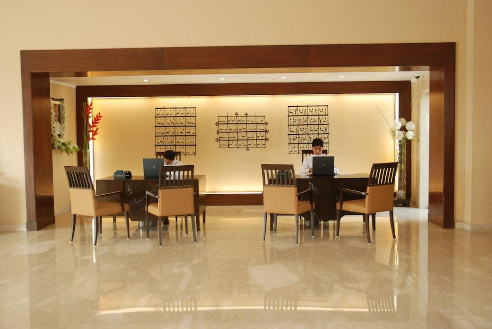 The Lalit Temple View Hotel Khajurāho Exterior photo