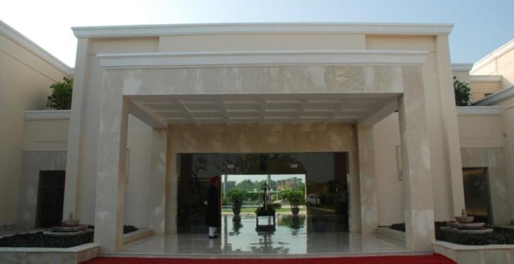 The Lalit Temple View Hotel Khajurāho Exterior photo