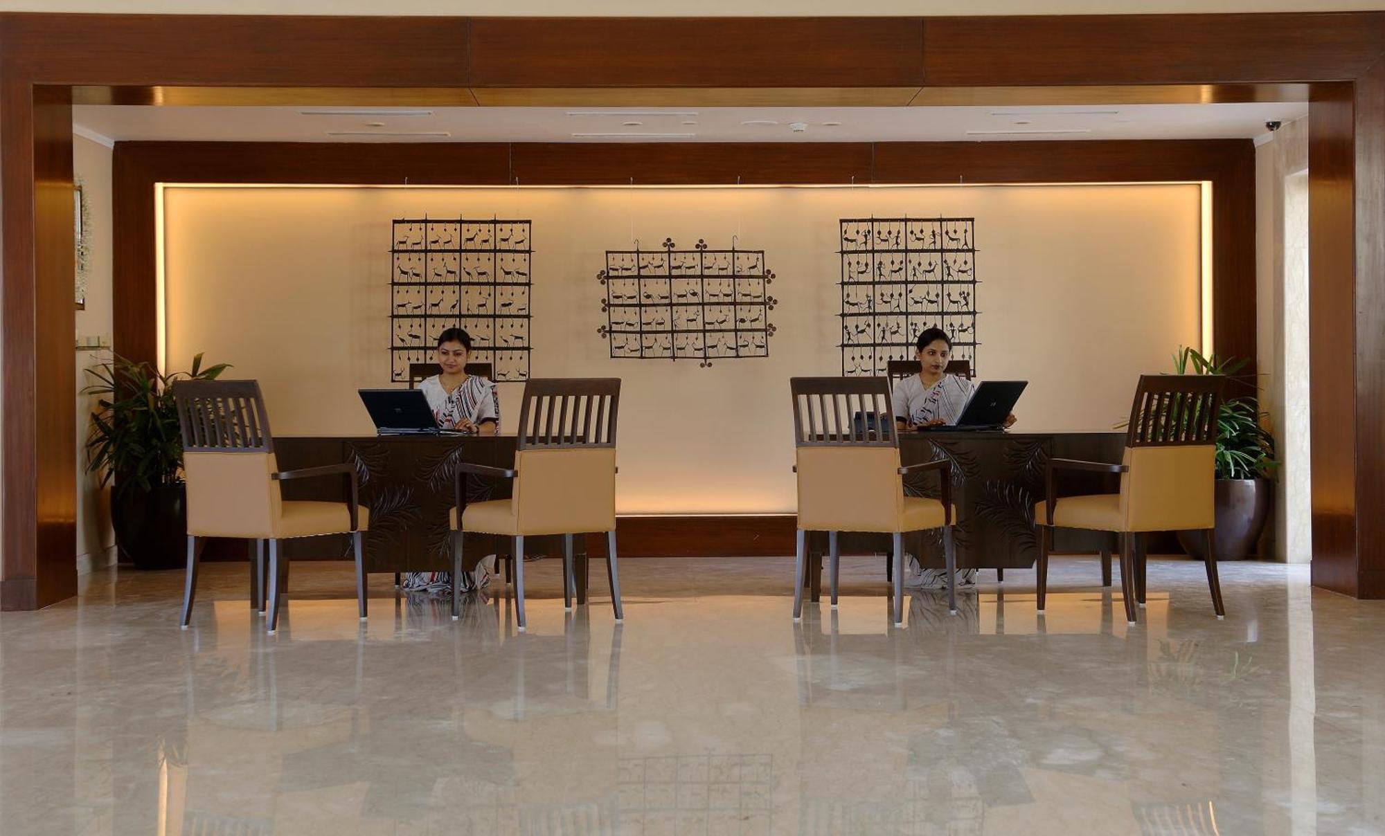 The Lalit Temple View Hotel Khajurāho Interior photo