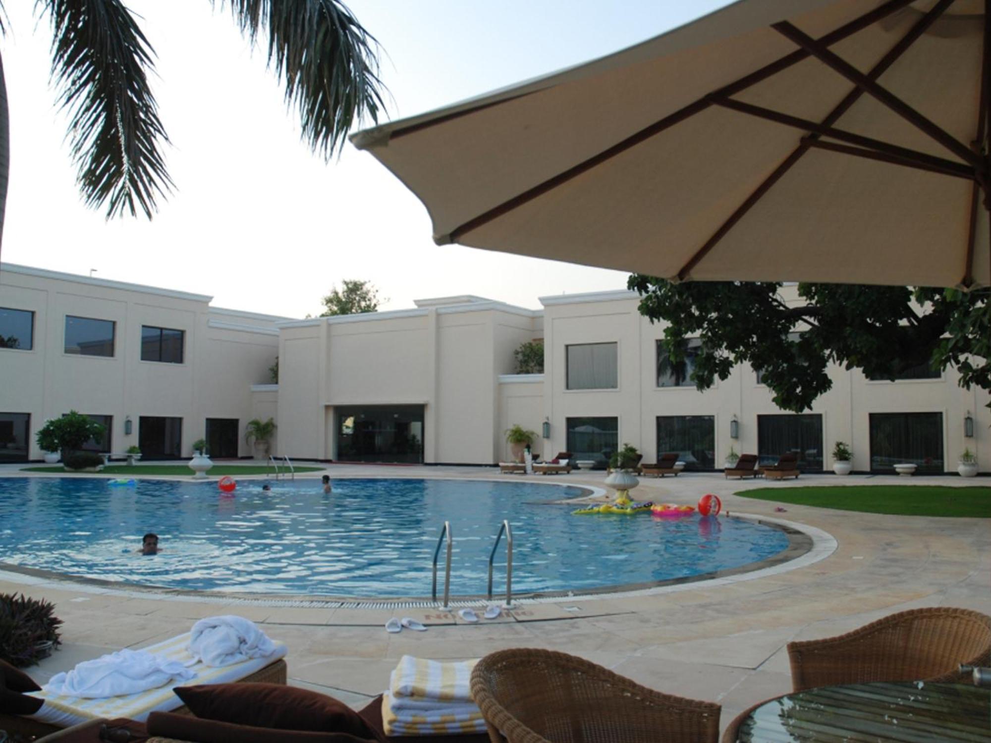 The Lalit Temple View Hotel Khajurāho Exterior photo