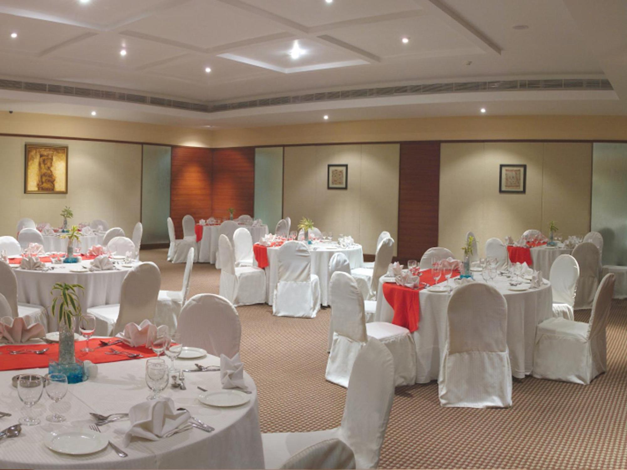 The Lalit Temple View Hotel Khajurāho Exterior photo