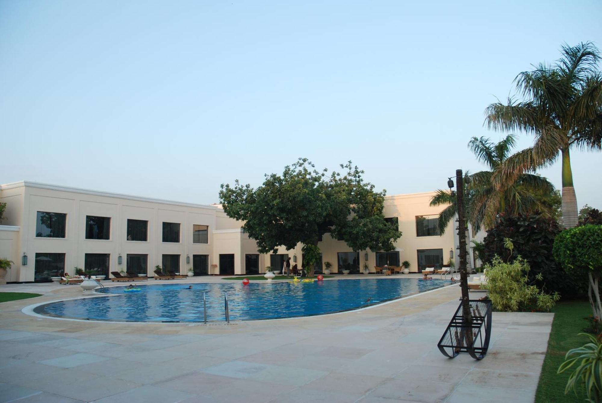 The Lalit Temple View Hotel Khajurāho Exterior photo