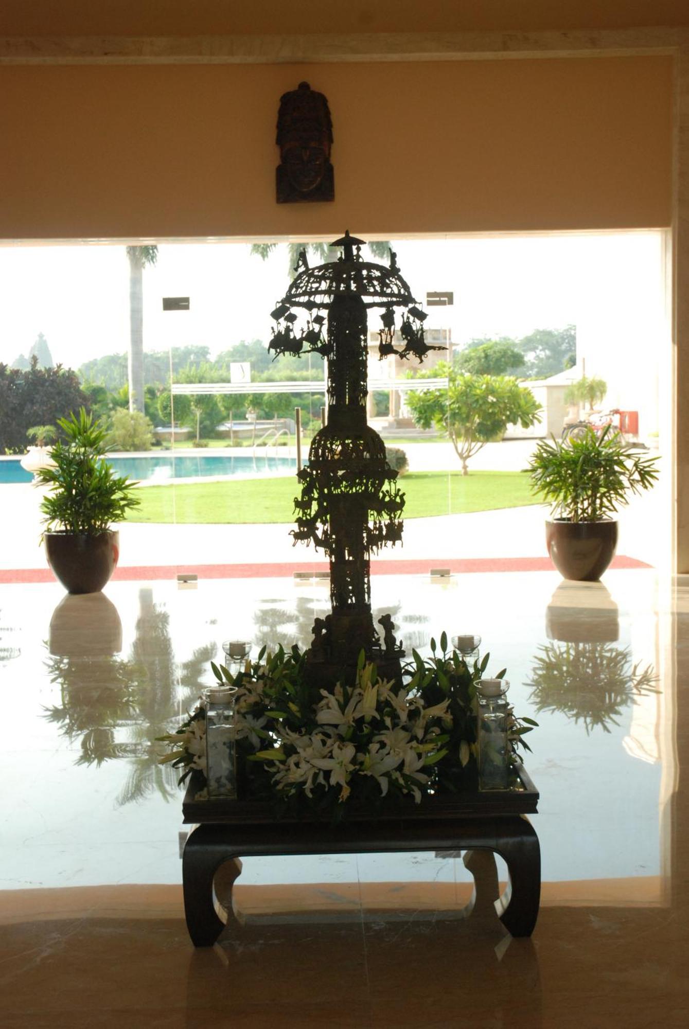 The Lalit Temple View Hotel Khajurāho Exterior photo