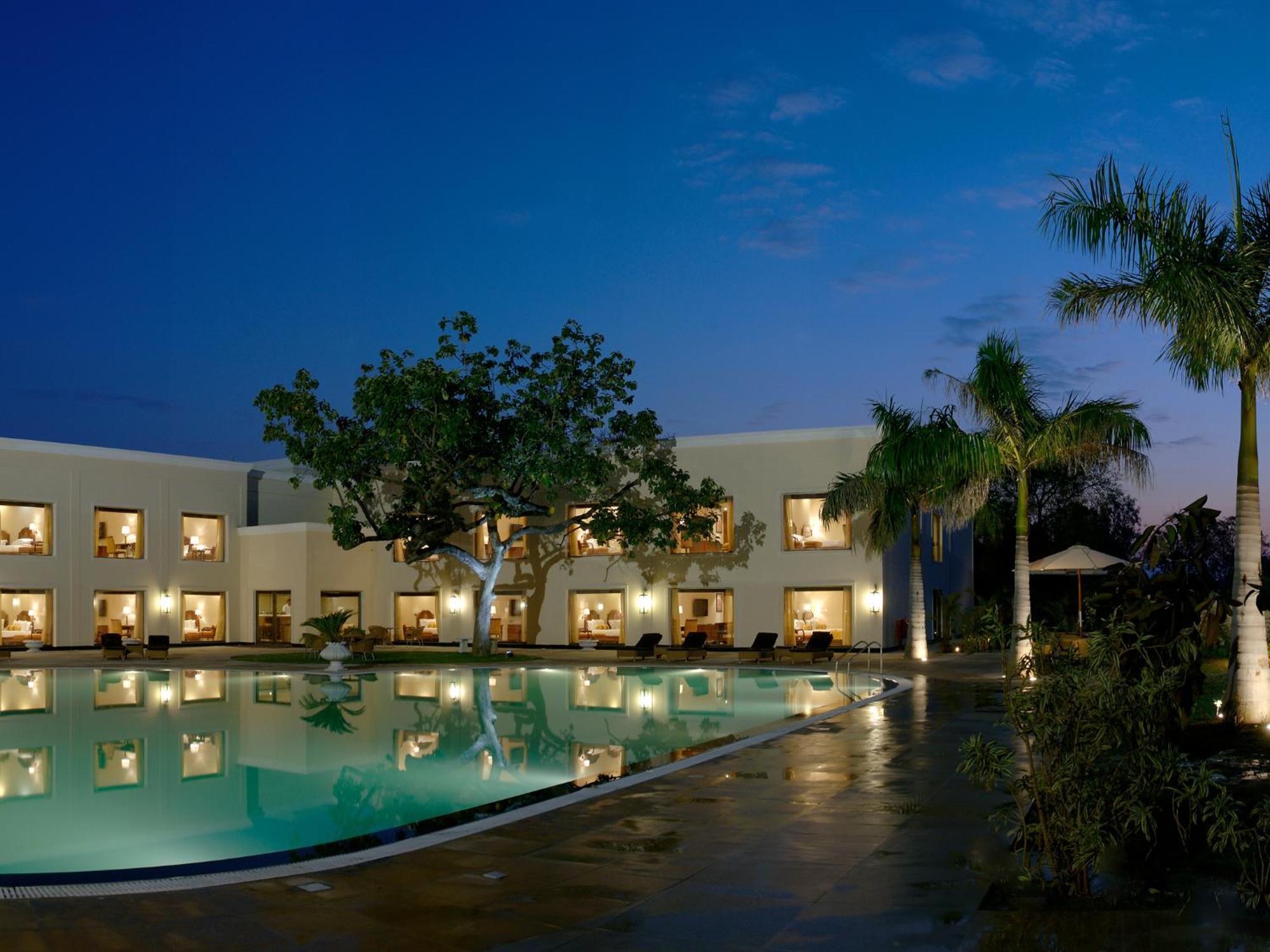 The Lalit Temple View Hotel Khajurāho Exterior photo