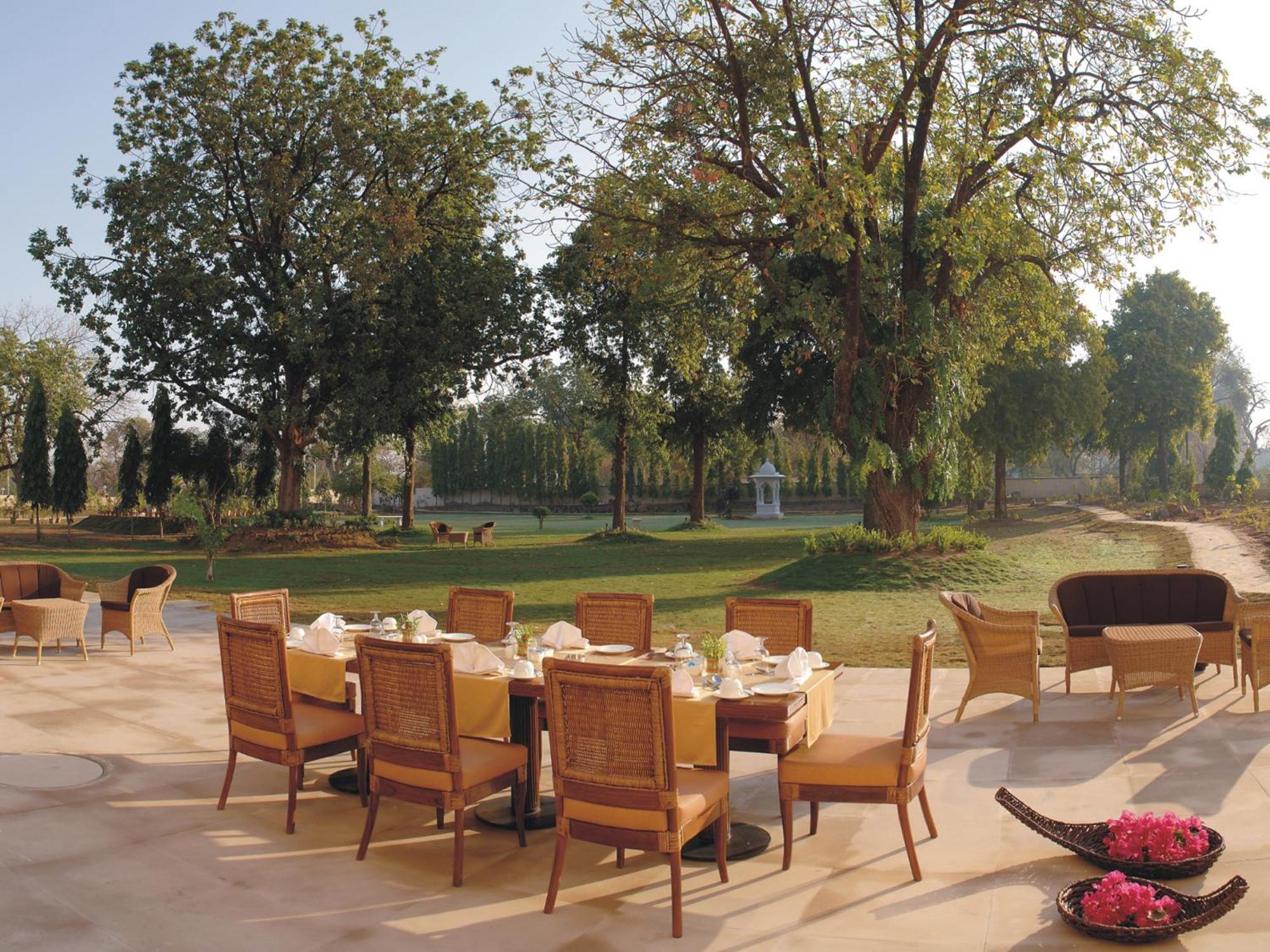 The Lalit Temple View Hotel Khajurāho Exterior photo
