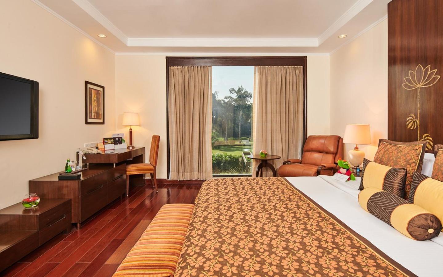 The Lalit Temple View Hotel Khajurāho Exterior photo