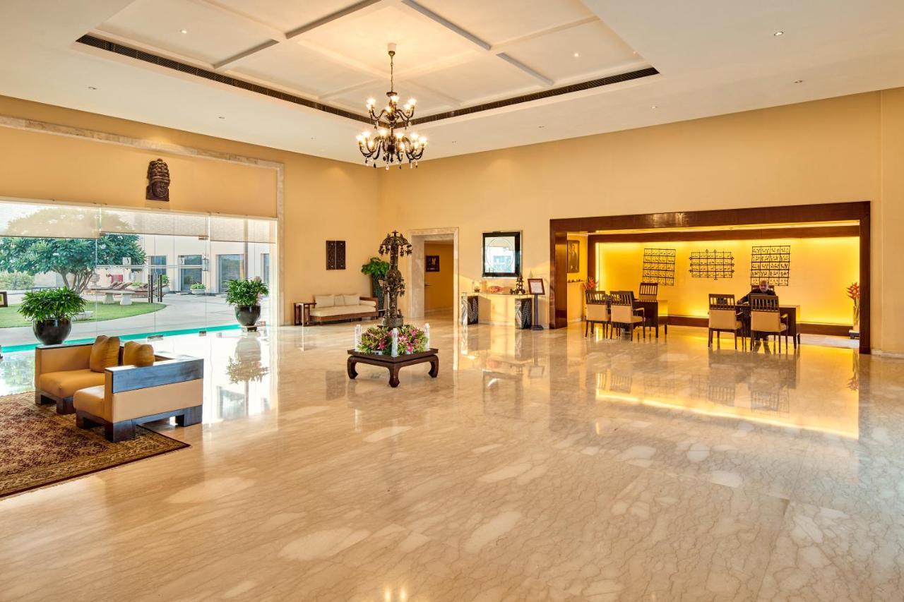 The Lalit Temple View Hotel Khajurāho Exterior photo