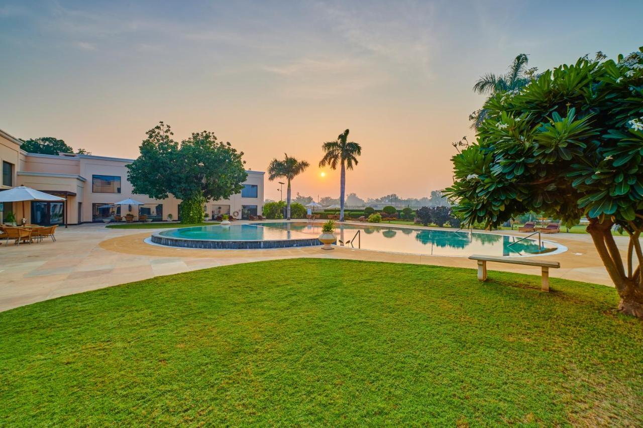 The Lalit Temple View Hotel Khajurāho Exterior photo